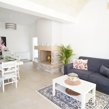 Trullo Lantane بيت للعطل سان ميكيلي سالنتينو